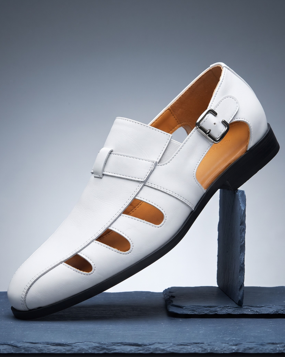 Aerato Monk Strap Wit