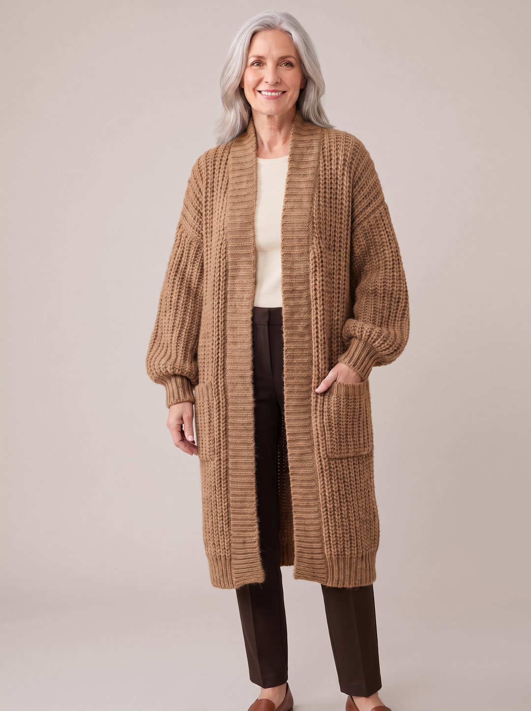 Lang grofgebreid vest camel, open model zonder kraag met zakken